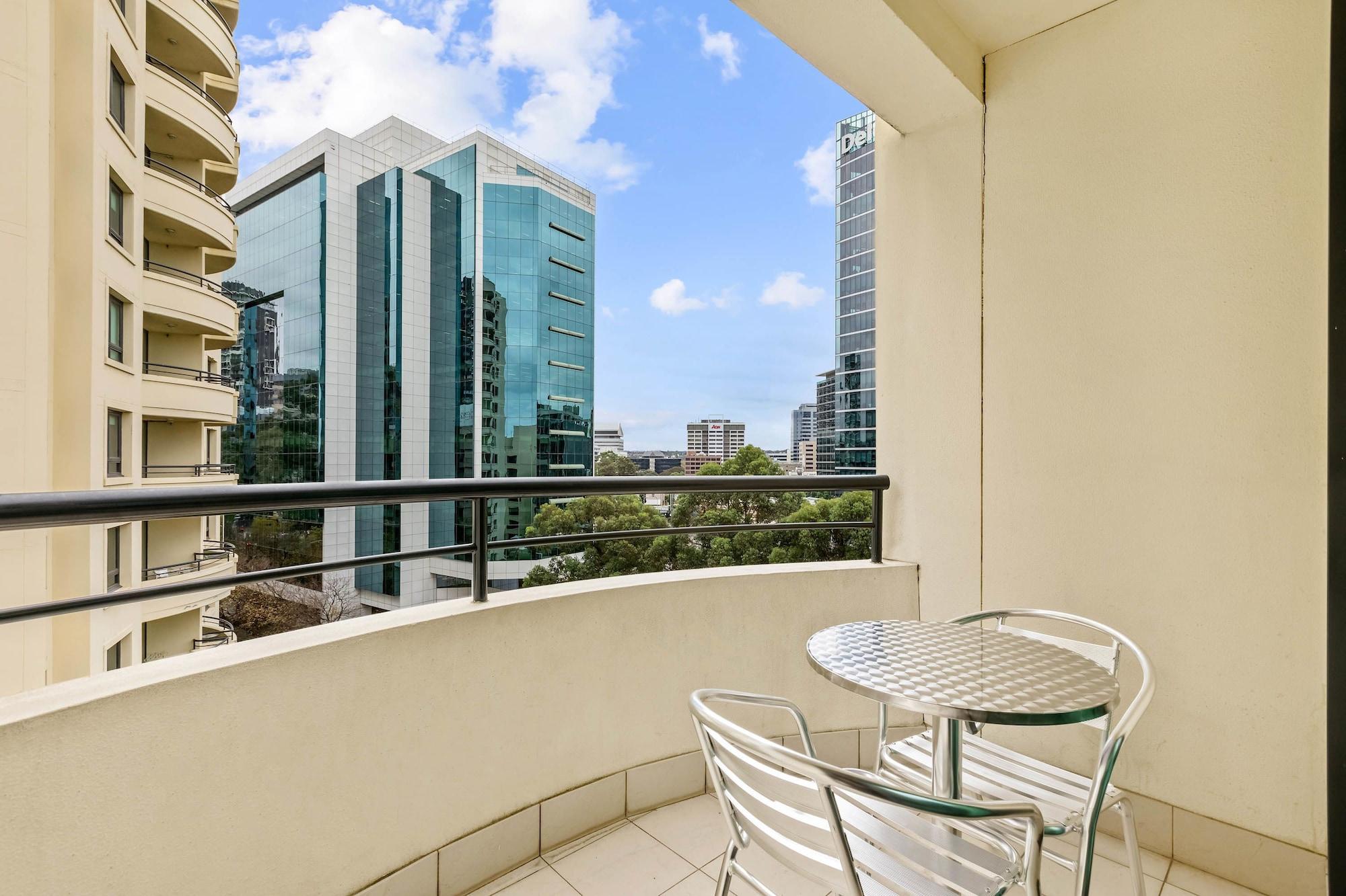 Mantra Parramatta Aparthotel Sydney Exterior foto