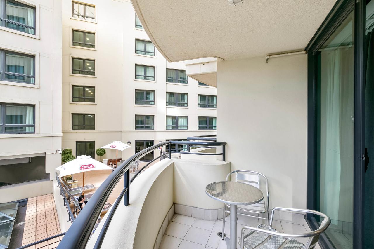 Mantra Parramatta Aparthotel Sydney Exterior foto